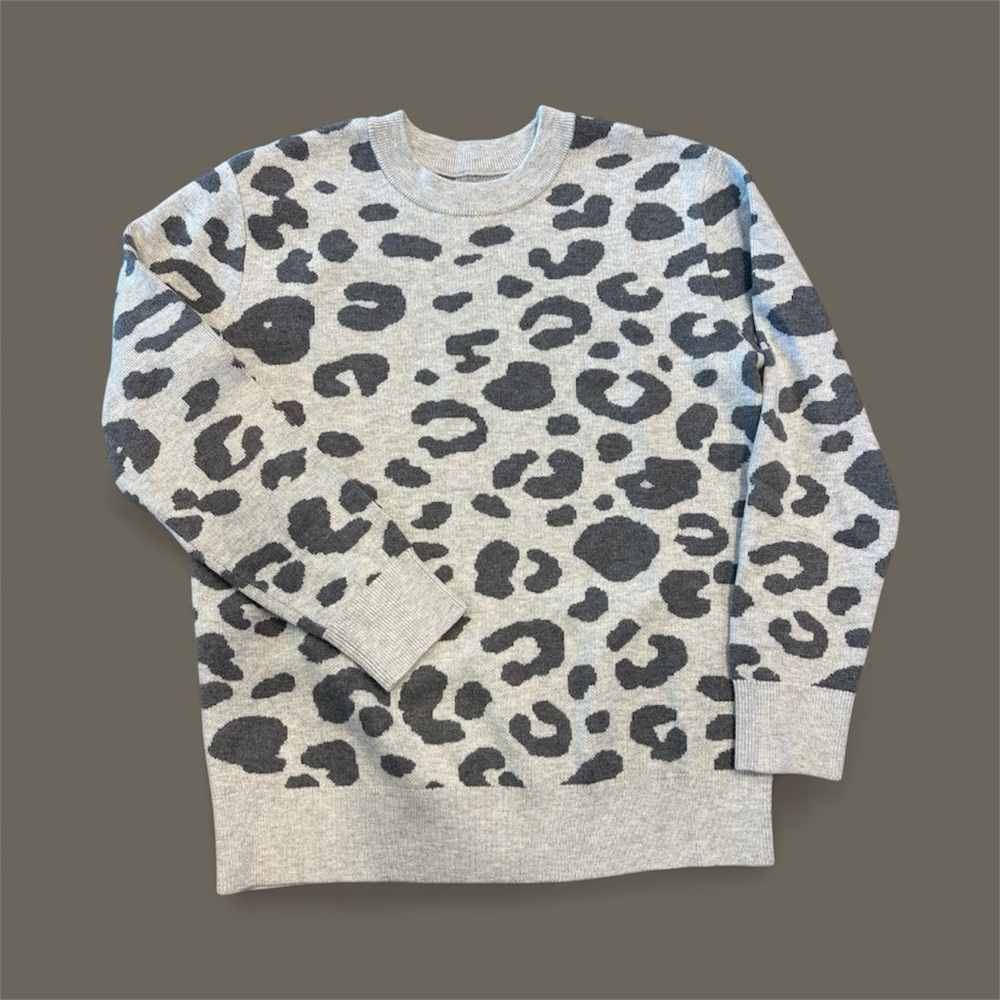 Daily Ritual Gray Animal Print Women’s Crewneck Sweater